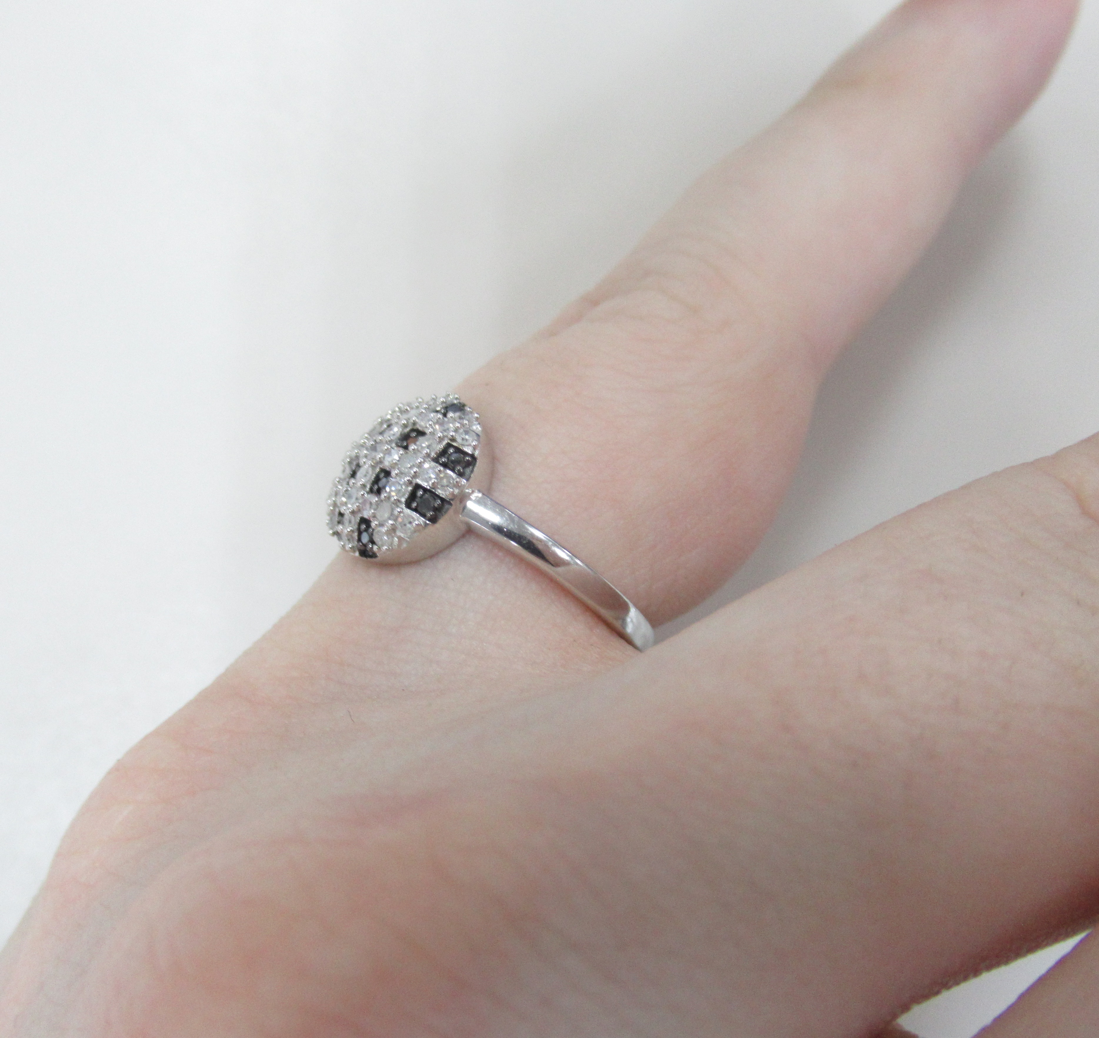 Серебряное кольцо с бриллиантами